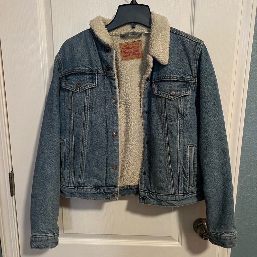 Levi’s sherpa lined denim jacket